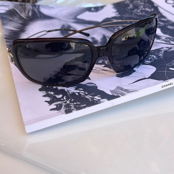CHANEL SUNGLASSES - Picture 1 of 11